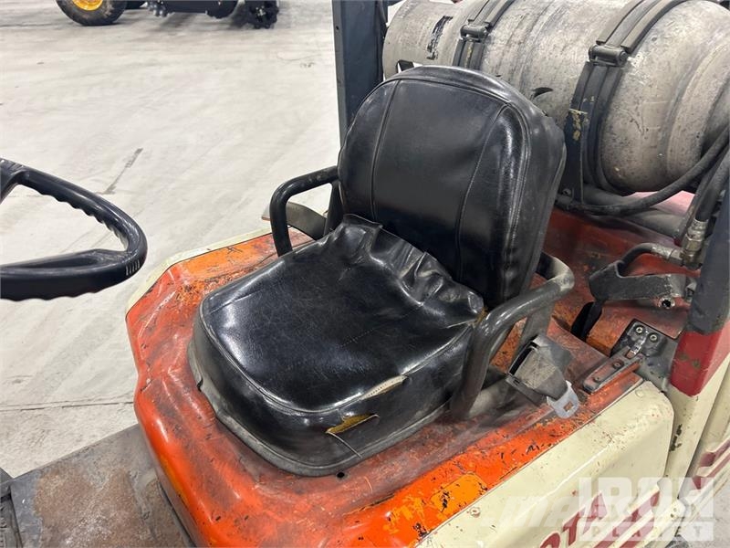 Toyota 5FGC25 5000 lb Forklift Інше