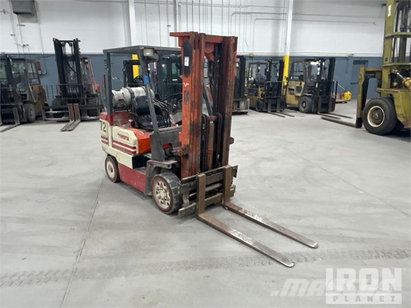 Toyota 5FGC25 5000 lb Forklift Інше