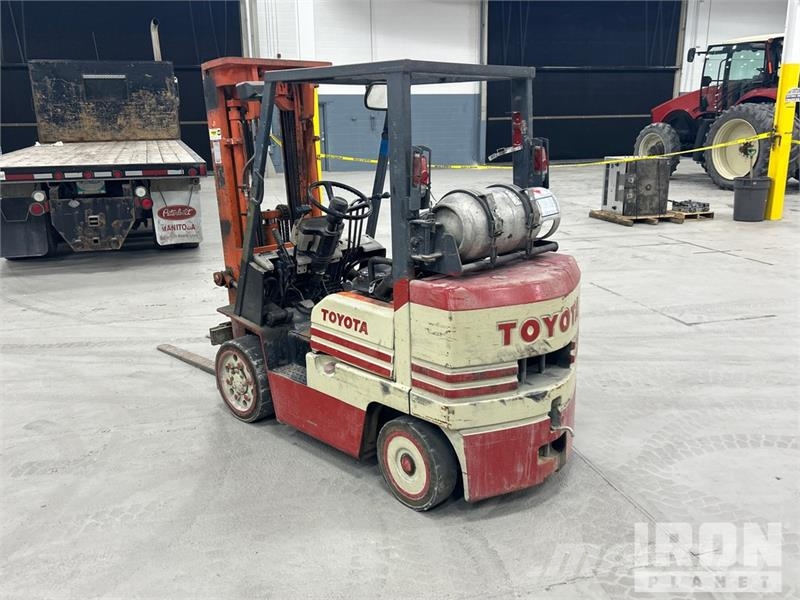 Toyota 5FGC25 5000 lb Forklift Інше
