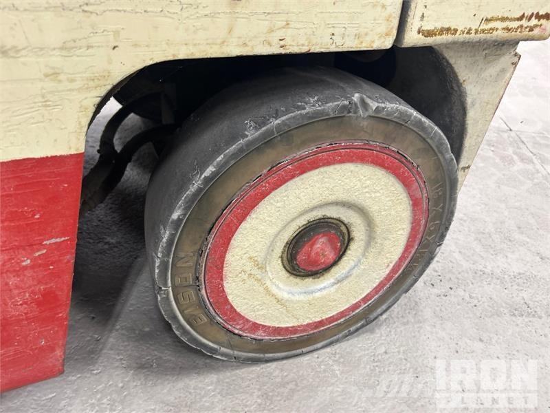 Toyota 5FGC25 5000 lb Forklift Інше
