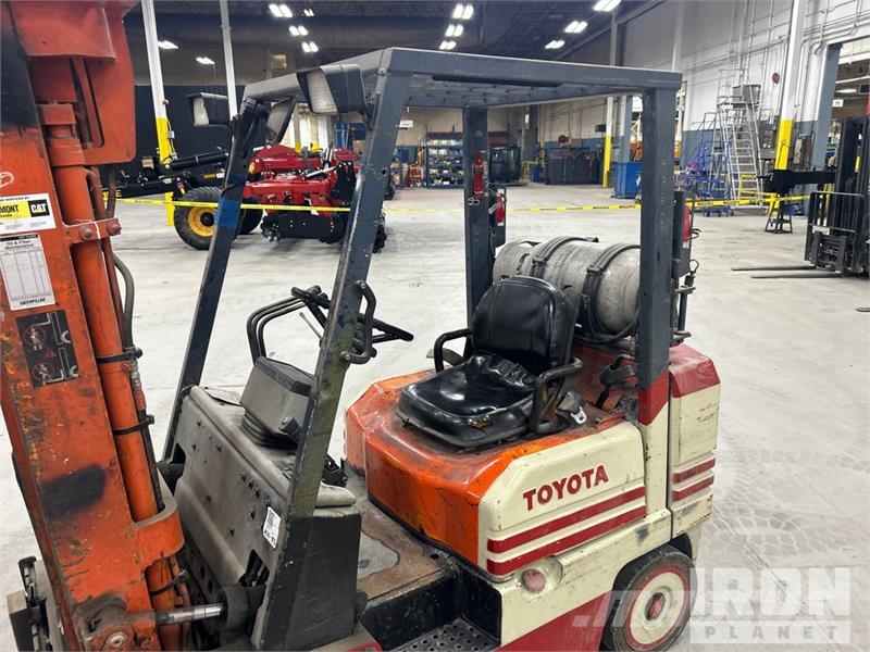 Toyota 5FGC25 5000 lb Forklift Інше