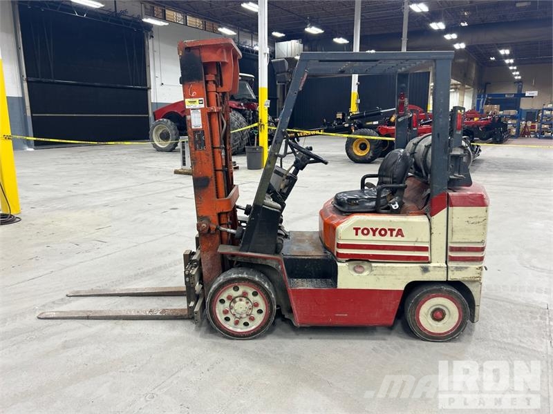 Toyota 5FGC25 5000 lb Forklift Інше