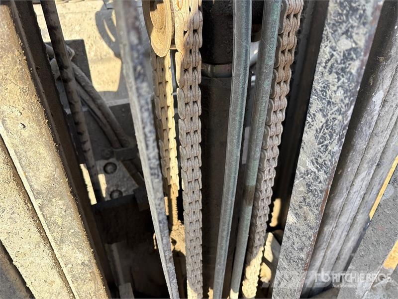 Toyota 7FGU25 5000 lb Pneumatic Tire Forklift شاحنات ذات رافعات شوكية - أخرى