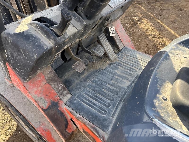 Toyota 7FGU25 5000 lb Pneumatic Tire Forklift شاحنات ذات رافعات شوكية - أخرى