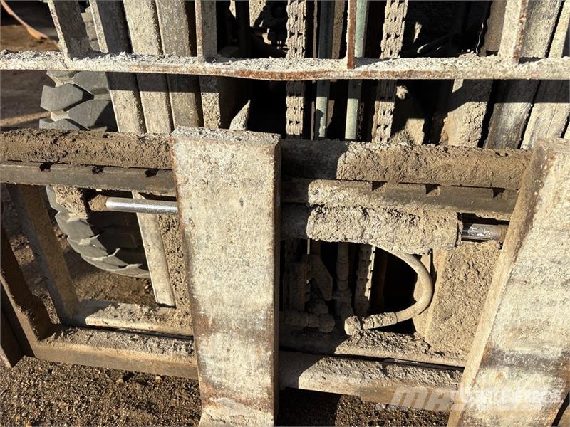 Toyota 7FGU25 5000 lb Pneumatic Tire Forklift شاحنات ذات رافعات شوكية - أخرى