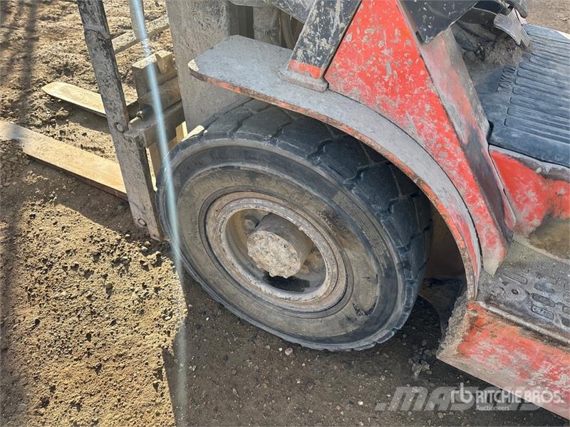 Toyota 7FGU25 5000 lb Pneumatic Tire Forklift شاحنات ذات رافعات شوكية - أخرى