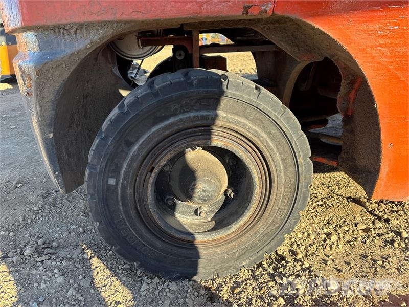 Toyota 7FGU30 5620 lb Pneumatic Tire Forklift Other