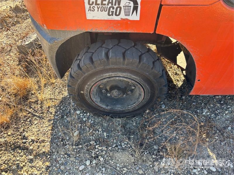 Toyota 7FGU30 5620 lb Pneumatic Tire Forklift Kahveltõstukid - muud
