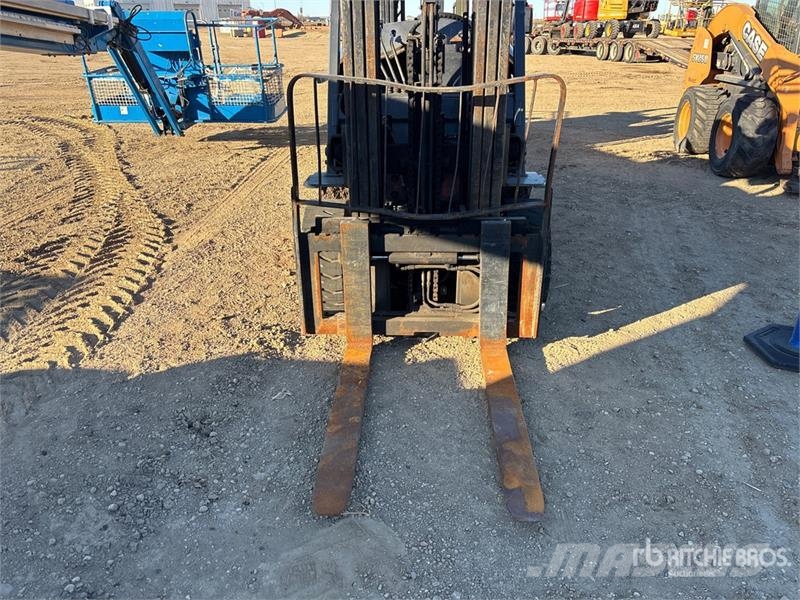 Toyota 7FGU30 5620 lb Pneumatic Tire Forklift Other