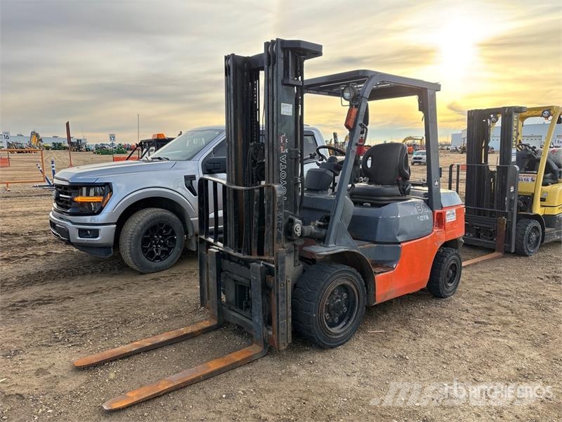 Toyota 7FGU30 5620 lb Pneumatic Tire Forklift Viljuškari - ostalo