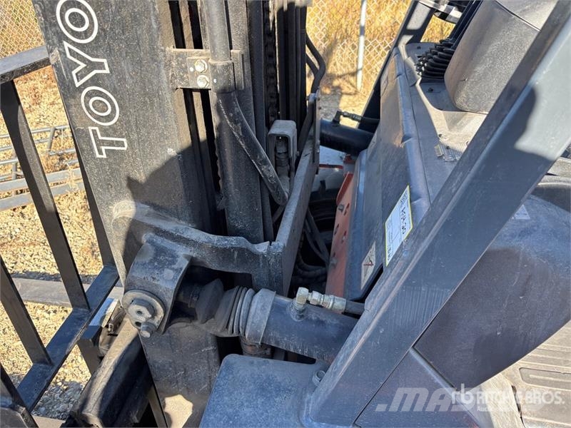 Toyota 7FGU30 5620 lb Pneumatic Tire Forklift Kahveltõstukid - muud