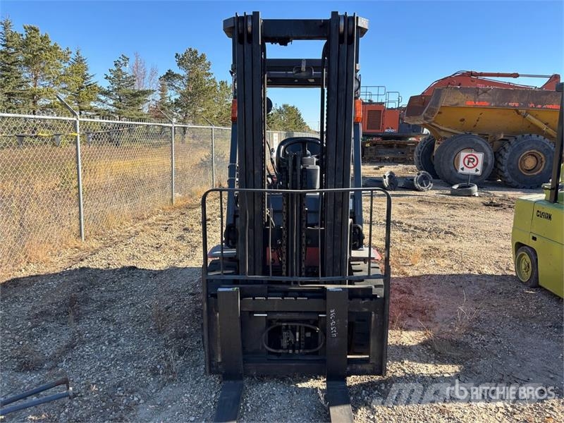Toyota 7FGU30 5620 lb Pneumatic Tire Forklift Kahveltõstukid - muud