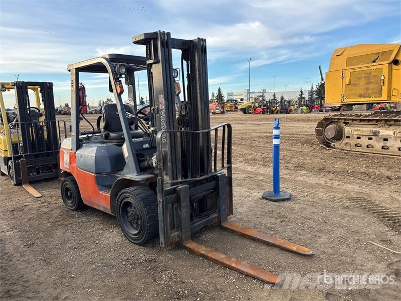 Toyota 7FGU30 5620 lb Pneumatic Tire Forklift Viljuškari - ostalo