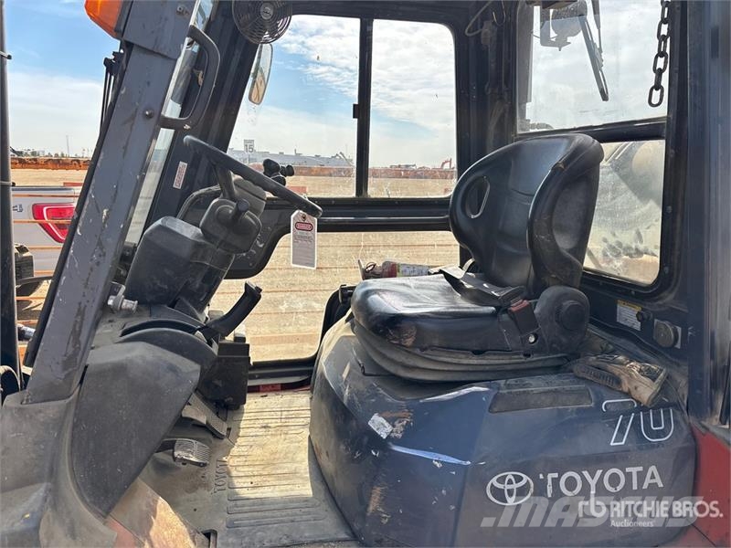 Toyota 7FGU70 Vanterenski viljuškar