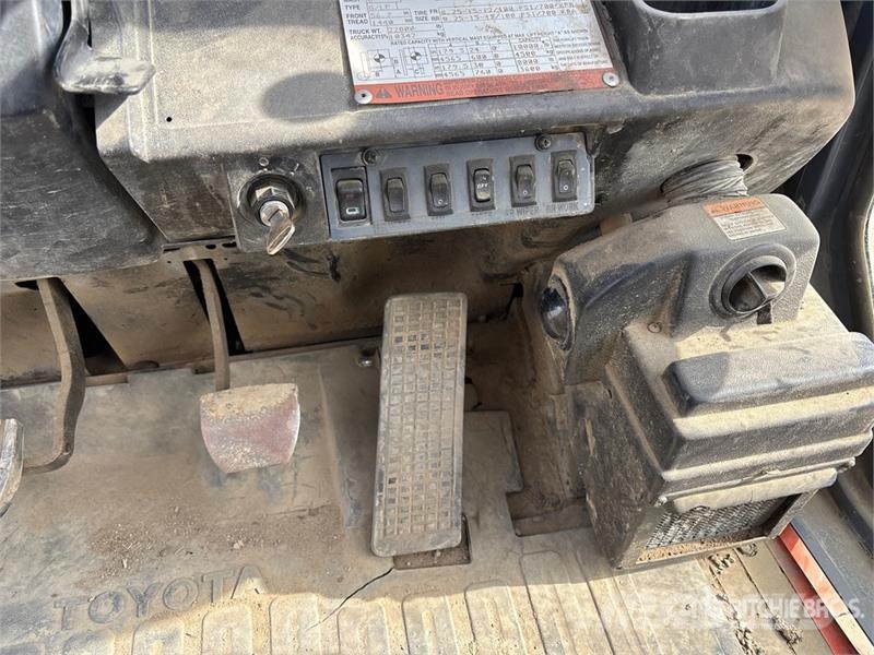 Toyota 7FGU70 Vanterenski viljuškar