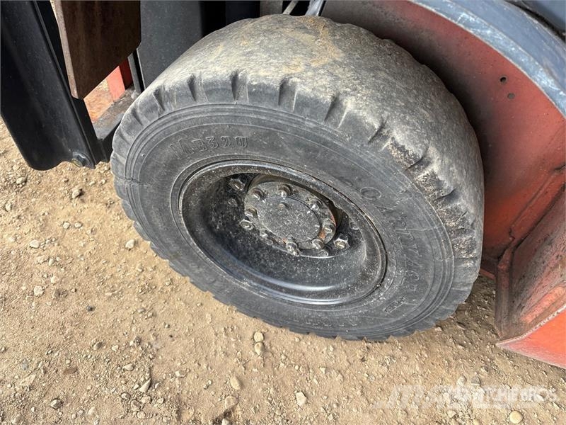 Toyota 8FG15 1500 kg Cushion Tire Forklift Targoncák-Egyéb