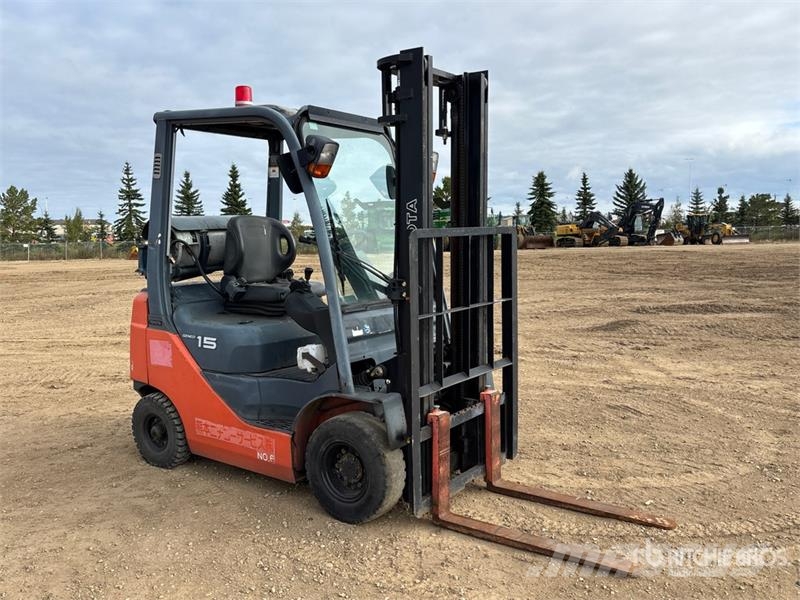 Toyota 8FG15 1500 kg Cushion Tire Forklift Targoncák-Egyéb