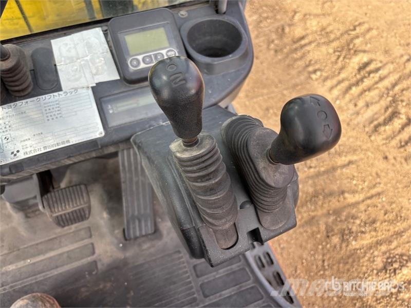 Toyota 8FG15 1500 kg Cushion Tire Forklift Targoncák-Egyéb