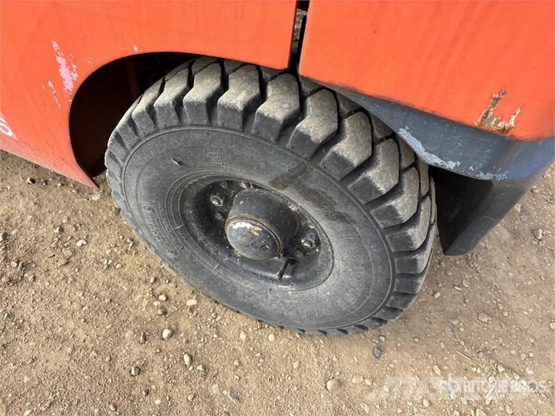 Toyota 8FG15 1500 kg Cushion Tire Forklift Targoncák-Egyéb
