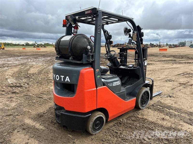 Toyota 8FGCU25 4500 lb Cushion Tire Forklift Viljuškari - ostalo
