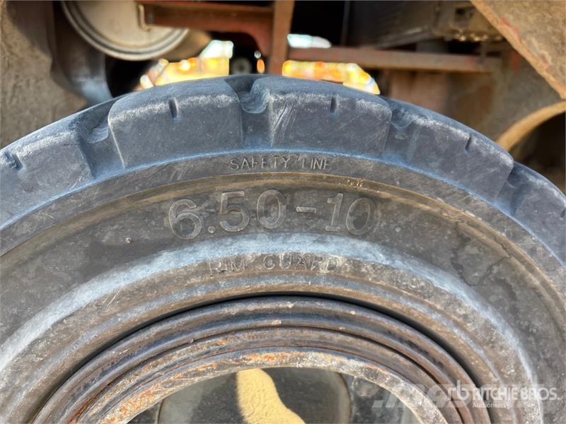 Toyota 8FGU30 شاحنات ذات رافعات شوكية - أخرى