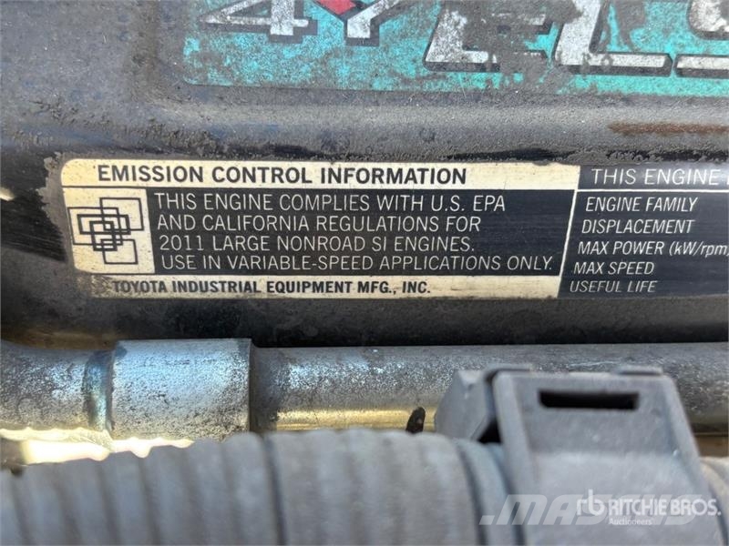 Toyota 8FGU30 4200 lb Pneumatic Tire Forklift Інше
