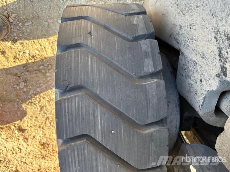 Toyota 8FGU30 4200 lb Pneumatic Tire Forklift Інше
