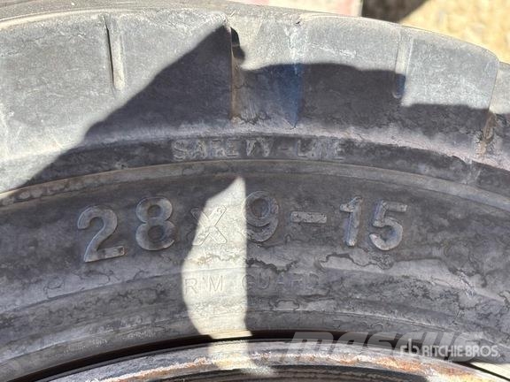 Toyota 8FGU30 4200 lb Pneumatic Tire Forklift Інше