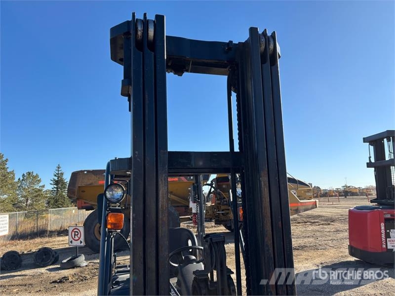 Toyota 8FGU30 4200 lb Pneumatic Tire Forklift Інше
