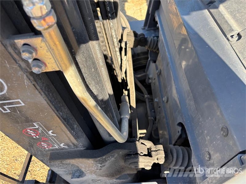 Toyota 8FGU30 4200 lb Pneumatic Tire Forklift Інше
