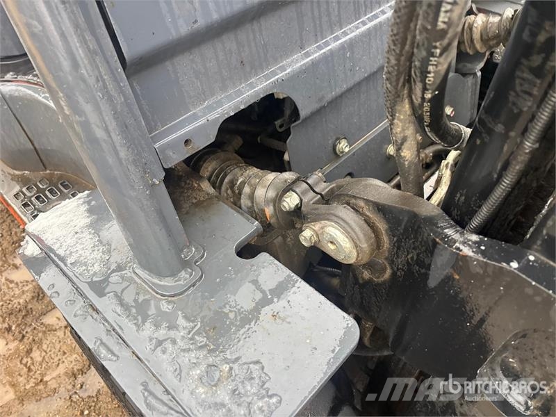 Toyota 8FGU30 5620 lb Pneumatic Tire Forklift Kahveltõstukid - muud