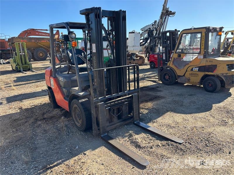 Toyota 8FGU30 5620 lb Pneumatic Tire Forklift Kahveltõstukid - muud