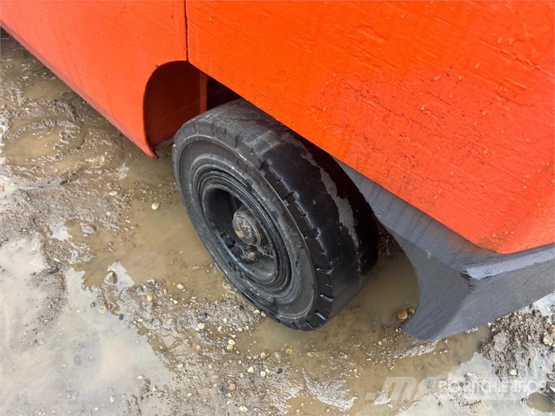 Toyota 8FGU30 5620 lb Pneumatic Tire Forklift Kahveltõstukid - muud