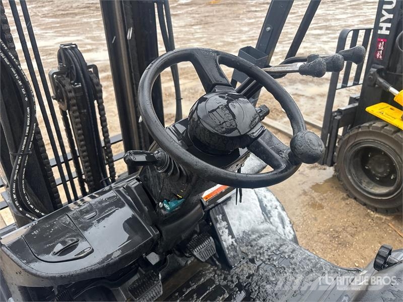 Toyota 8FGU30 5620 lb Pneumatic Tire Forklift Kahveltõstukid - muud