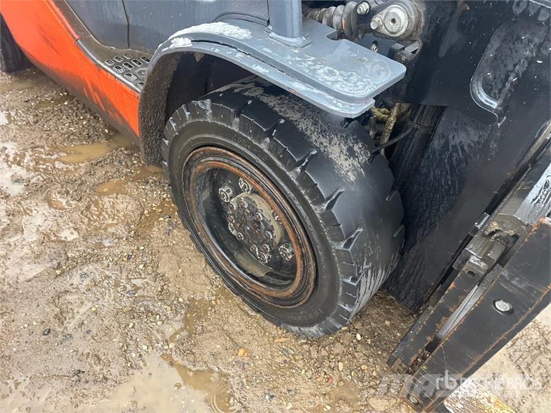 Toyota 8FGU30 5620 lb Pneumatic Tire Forklift Kahveltõstukid - muud