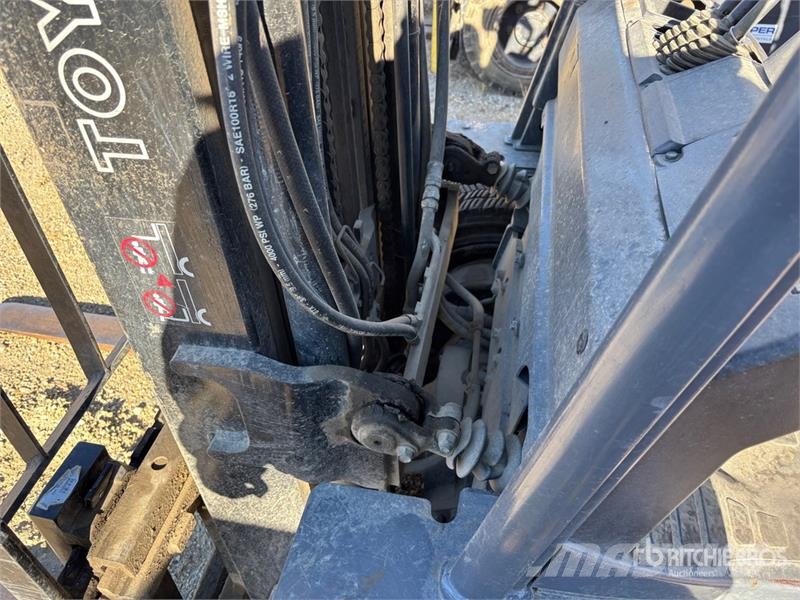 Toyota 8FGU30 5620 lb Pneumatic Tire Forklift Kahveltõstukid - muud