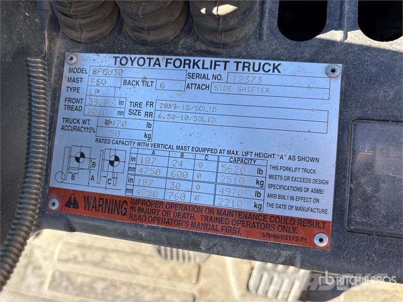 Toyota 8FGU30 5620 lb Pneumatic Tire Forklift Kahveltõstukid - muud