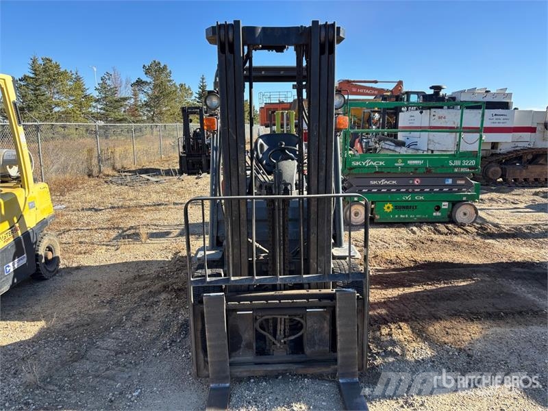 Toyota 8FGU30 5620 lb Pneumatic Tire Forklift Kahveltõstukid - muud