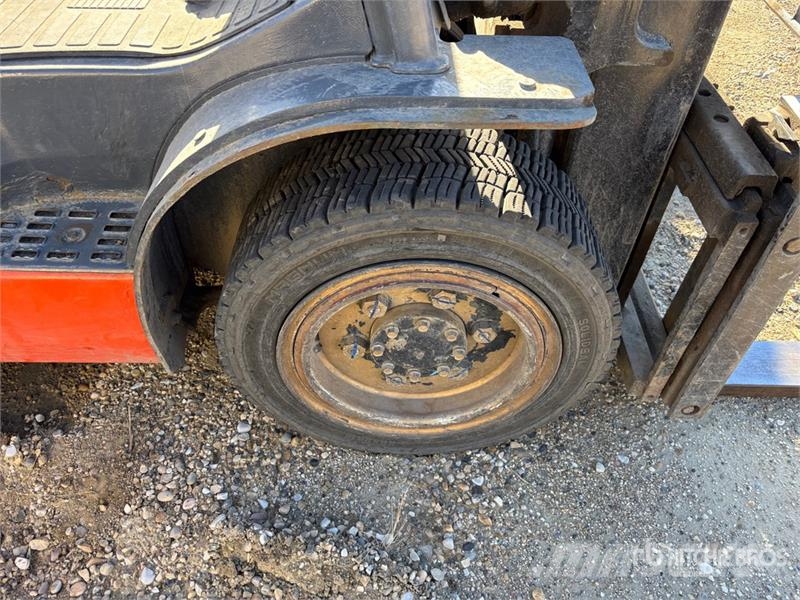 Toyota 8FGU30 5620 lb Pneumatic Tire Forklift Kahveltõstukid - muud