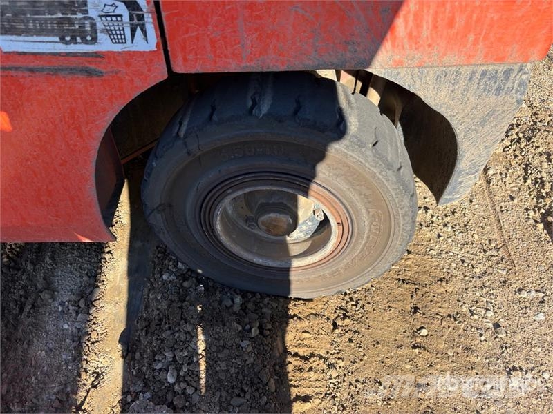 Toyota 8FGU30 5620 lb Pneumatic Tire Forklift Kahveltõstukid - muud