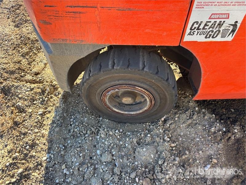 Toyota 8FGU30 5620 lb Pneumatic Tire Forklift Kahveltõstukid - muud