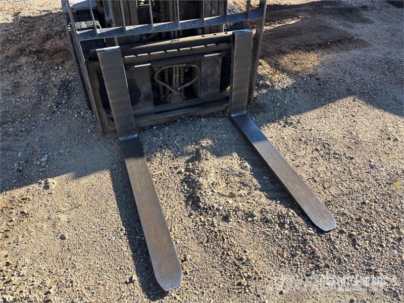 Toyota 8FGU30 5620 lb Pneumatic Tire Forklift Kahveltõstukid - muud