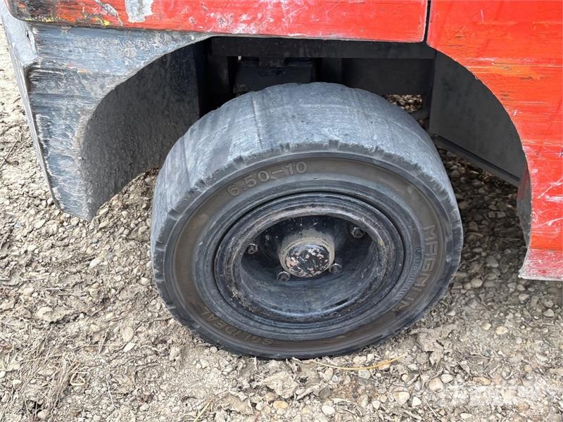 Toyota 8FGU30 6000 lb Pneumatic Tire Forklift Kahveltõstukid - muud