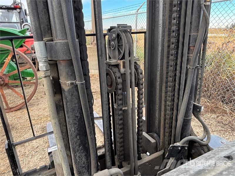 Toyota 8FGU30 6000 lb Pneumatic Tire Forklift Kahveltõstukid - muud