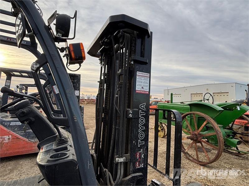 Toyota 8FGU30 6000 lb Pneumatic Tire Forklift Kahveltõstukid - muud