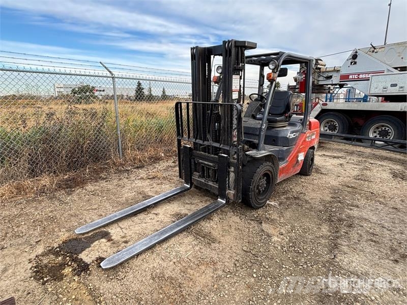 Toyota 8FGU30 6000 lb Pneumatic Tire Forklift Kahveltõstukid - muud