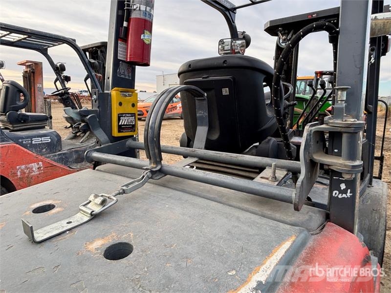 Toyota 8FGU30 6000 lb Pneumatic Tire Forklift Kahveltõstukid - muud