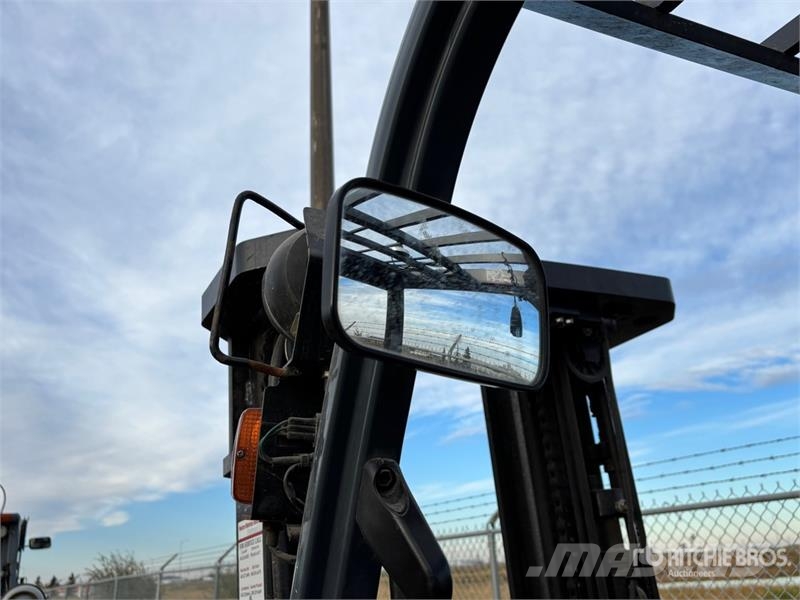 Toyota 8FGU30 6000 lb Pneumatic Tire Forklift Kahveltõstukid - muud