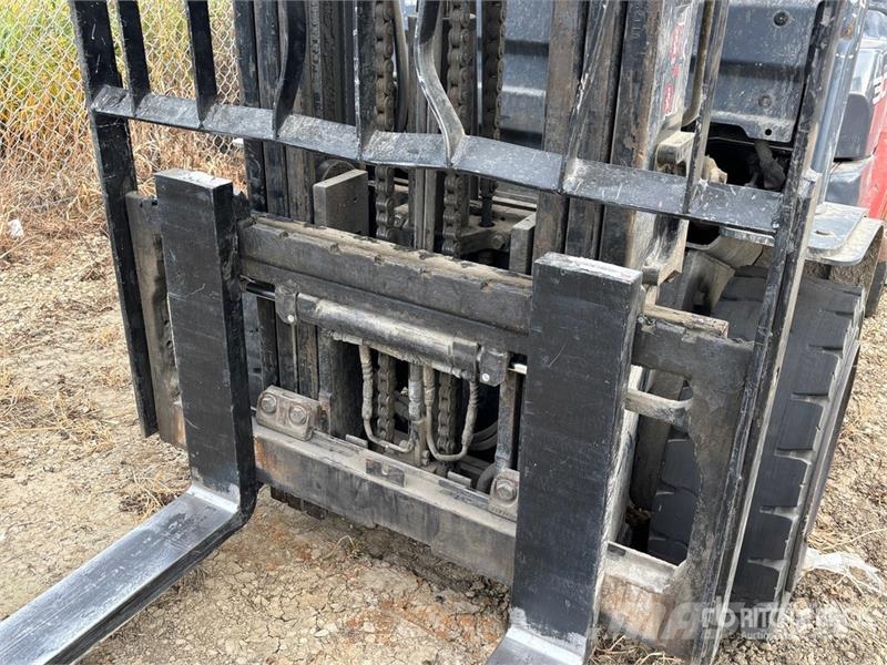Toyota 8FGU30 6000 lb Pneumatic Tire Forklift Kahveltõstukid - muud