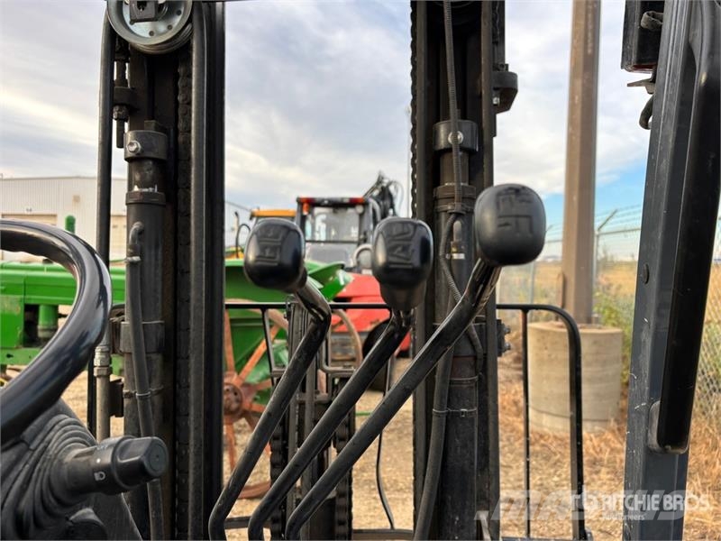 Toyota 8FGU30 6000 lb Pneumatic Tire Forklift Kahveltõstukid - muud